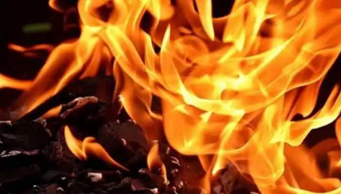 Fire breaks out in Delhi&#039;s Jamia Nagar, over 35 shanties gutted