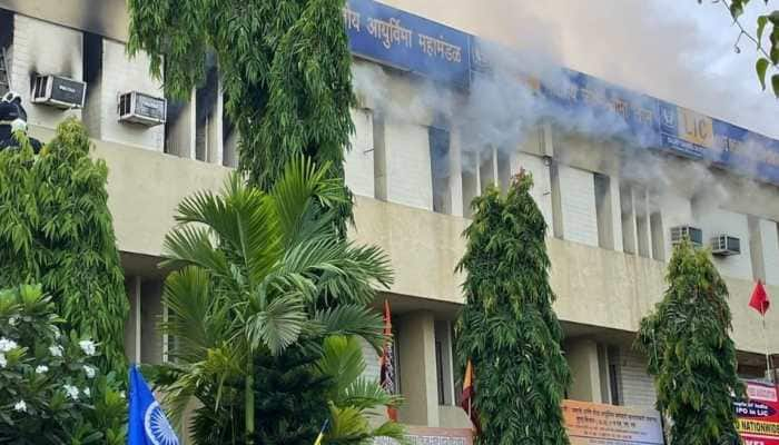 Mumbai Fire: LIC building burns, 8 fire engines on spot - WATCH!