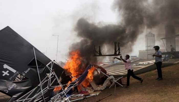 Sri Lanka crisis: PM Mahinda Rajapaksa&#039;s house set ablaze hours after his resignation