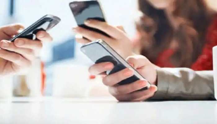 Samsung leads 5G segment in India in Q1, smartphone shipments to cross 170 million units in 2022: Report