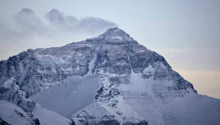 Gujarat surgeons become India&#039;s first doctor couple to scale Mount Everest