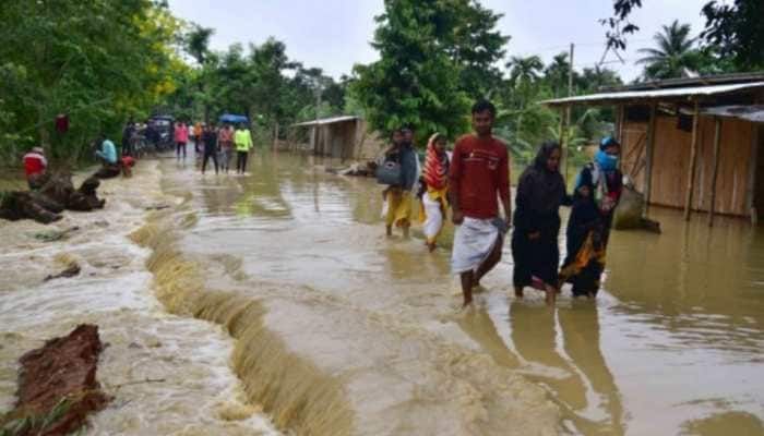 Assam floods: Incessant rains take a toll on 2 lakh people in over 20 districts | India News | Zee News