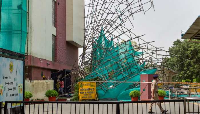 2 labourers, who had climbed up to whitewash Nirman Bhavan building in Delhi, critically injured after scaffolding collapses