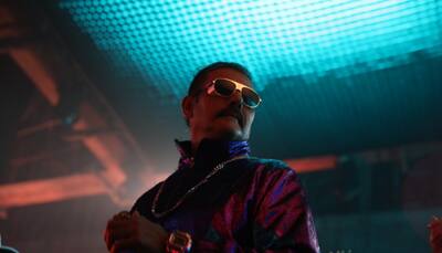 Ravi Shastri enters nightclub to party in funky clothes, Netizens ask 'Ranveer Singh ki biopic kar rahe ho?'