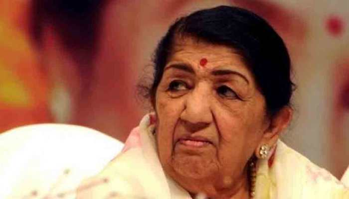 When India's Nightingale Lata Mangeshkar performed barefoot at London's Royal Albert Hall