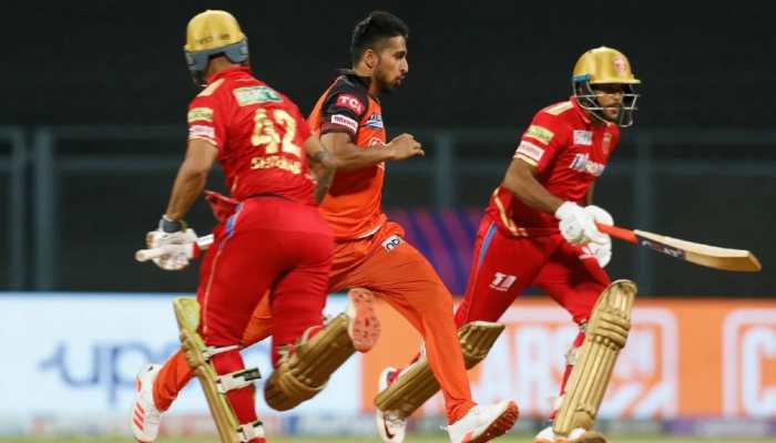 IPL 2022: Umran Malik floors Mayank Agarwal with a rib-tickling bouncer, WATCH