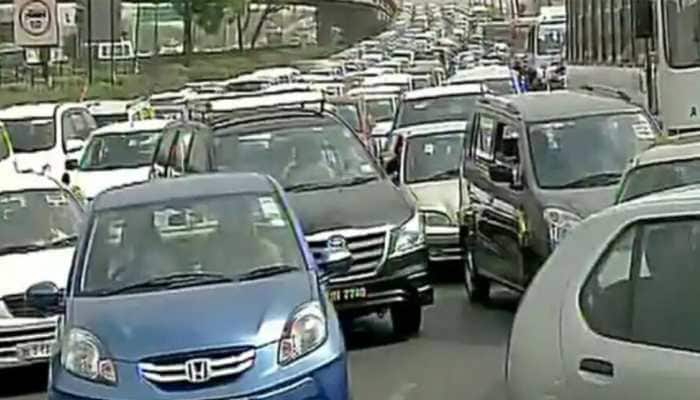 Delhi-Noida travellers alert! Huge traffic on DND flyway