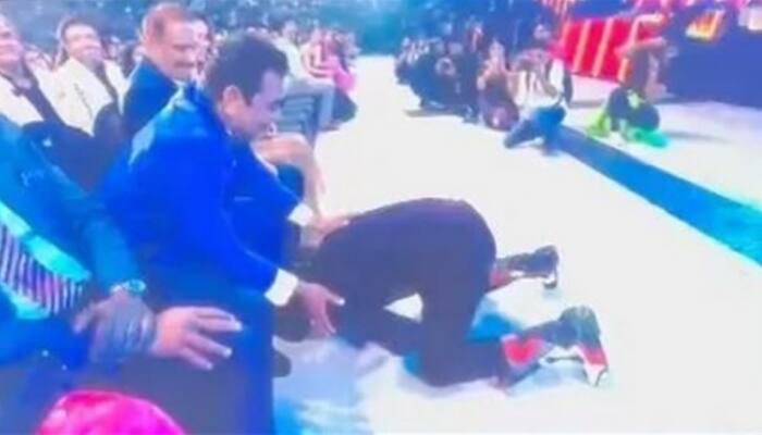 IIFA 2022: Yo Yo Honey Singh touches music maestro A R Rahman's feet, watch Video