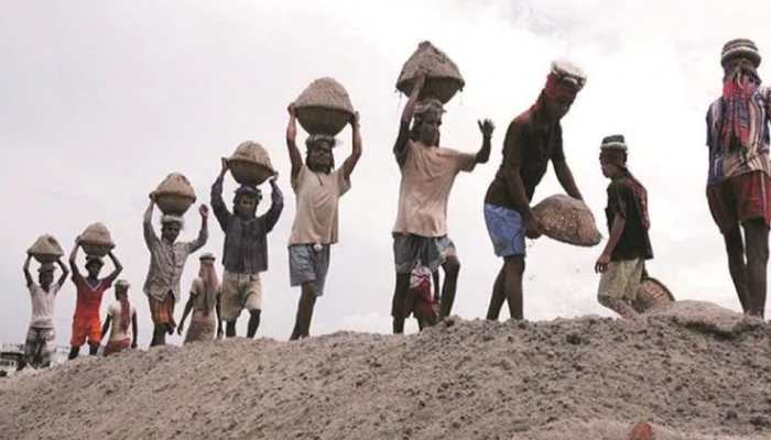 Chhattisgarh: More than 12,000 contractual MGNREGA employees resign; here&#039;s why
