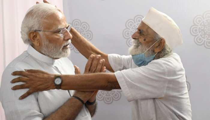 PM Narendra Modi meets his former school teacher in Gujarat, pic goes viral