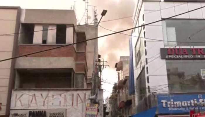 Massive fire breaks out in Delhi&#039;s Karol Bagh; family of 5 rescued
