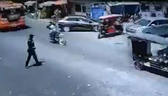 Traffic cop saves child who shockingly falls off e-rickshaw on busy road - WATCH