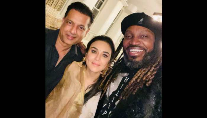 700px x 400px - Punjab Kings co-owner Preity Zinta runs into Chris Gayle in US, can't keep  excitement in check | Cricket News | Zee News