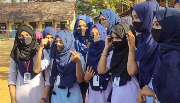 Karnataka: 5 Muslim girls seek TC to join colleges that permit Hijab