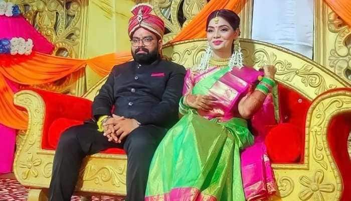 Bhojpuri singer Neha Singh Rathore of 'UP Mein Ka Ba' fame marries Himanshu Singh, see wedding pics!