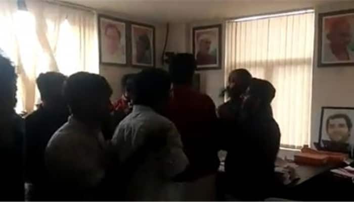 Rahul Gandhi&#039;s Wayanad office vandalised, Congress blames SFI- WATCH