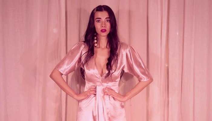 Hrithik Roshan's ladylove Saba Azad ready to go home after wrapping up on 'Minimum' in Serbia - See pic