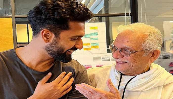 Vicky Kaushal meets legendary lyricist Gulzar, Ayushmann Khurrana wants to be there too!