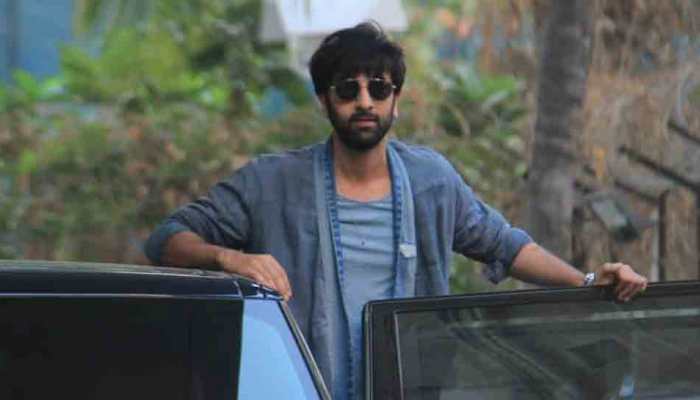 Ranbir Kapoor steals hearts as he promotes his upcoming dacoit-drama &#039;Shamshera&#039; in black kurta: PICS