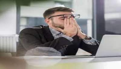 Boss gets offended over employee's 'Hey' on WhatsApp, calls it unprofessional, netizens react