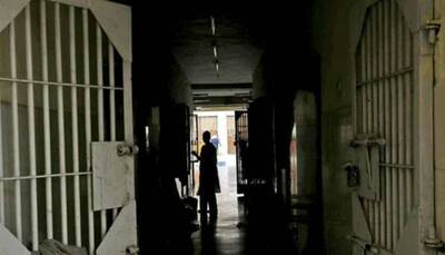 Minor girl helps boyfriend escape police lockup in Gujarat