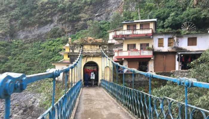 Uttarakhand: 200-year-old bridge on India-Nepal border develops crack, vehicle movement suspended