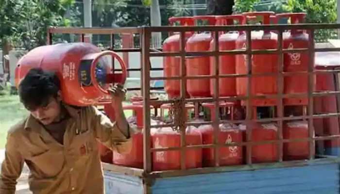 LPG cylinder price up by Rs 244 in one year –Check how much you need to pay per cylinder now