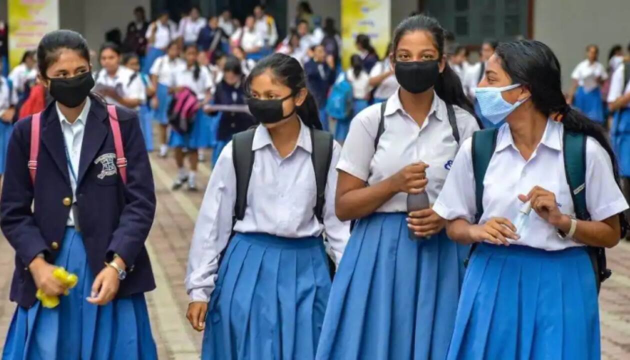 Uttarakhand School Girl Sex - Fourth wave scare! Tamil Nadu school turns Covid-19 hotspot as 31 students,  10 parents test positive | India News | Zee News
