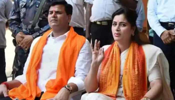 Amravati killing: Navneet, Ravi Rana recite Hanuman Chalisa in front of Umesh Kolhe's home