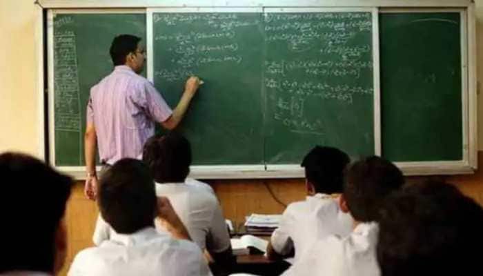 &#039;Do you look like a teacher?&#039;: Bihar DM yells at headmaster for wearing kurta-pyjama, video goes viral