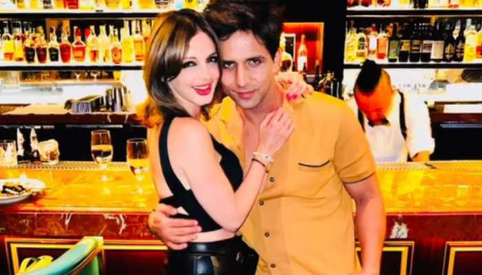 Sussanne Khan and rumoured boyfriend Arslan Goni's cosy pics from Las Vegas go viral!