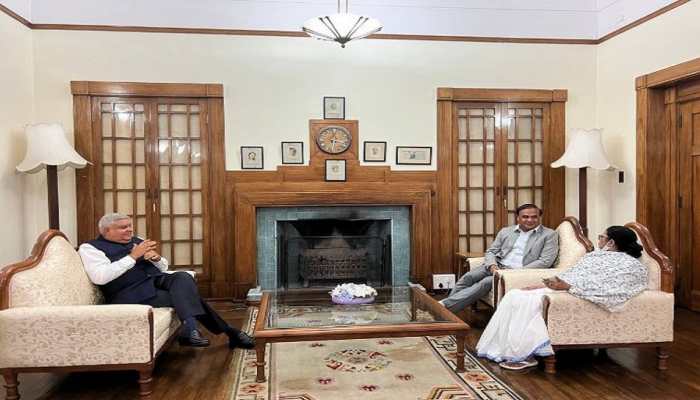 'Two Govts should keep in touch, IF...', Mamata Banerjee makes SIGNIFICANT remark after meeting Himanta Biswa Sarma
