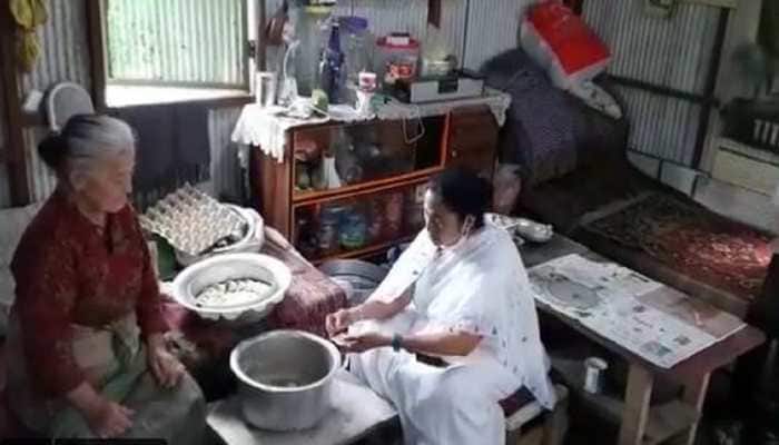 After serving Pani Puri, Mamata Banerjee makes MOMOS in Darjeeling-- WATCH