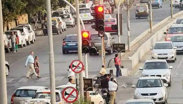 Delhi to have Traffic signals indicating speed limits, reduced manual intervention from police