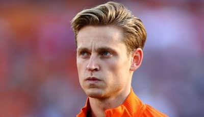 Frenkie de Jong to be PUNISHED by Barcelona amid Manchester United transfer saga