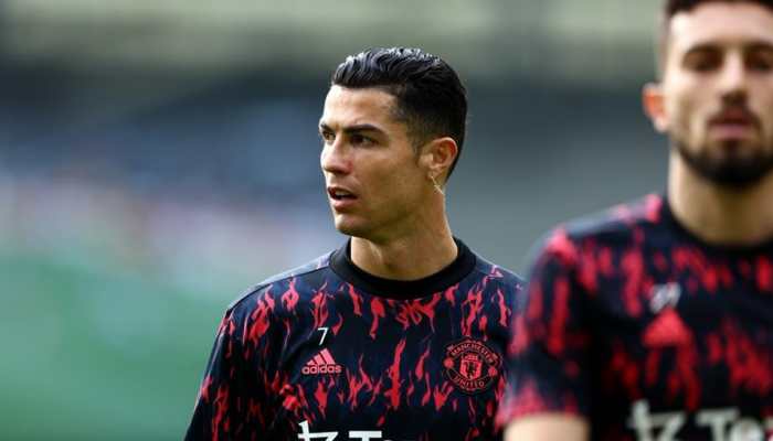 Cristiano Ronaldo hints staying at Manchester United amid the transfer rumours, HERE's how!