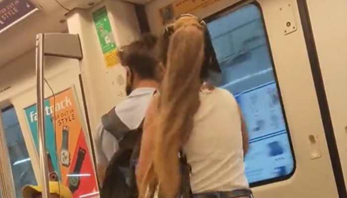 Watch: &#039;Tere jaisa ladka kisi ko na mile...&#039; Girl-boy get into fist fight on Delhi Metro over T-shirt price!