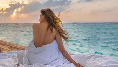 Mouni Roy flaunts her bare back with a blanket wrapped around her, check hot pics from Maldives!