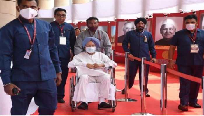 Presidential Election 2022: Ex-PM Manmohan Singh arrives on wheel chair to cast his vote- see viral VIDEO