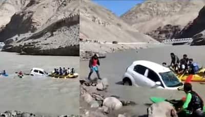Hyundai Santro pulled out from river in Leh-Ladakh with bare hands and rope - Watch video