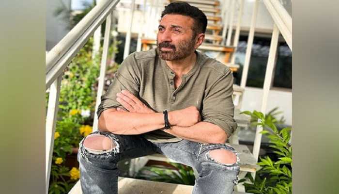 Sunny Deol in US for medical treatment, check out the reason HERE