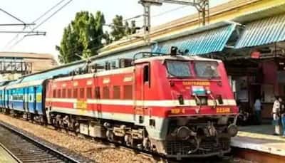 Snake spotted on Thiruvananthapuram-Nizamuddin Express; train halted for over two hours
