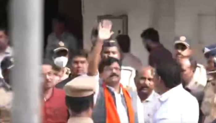 Sanjay Raut DETAINED! Top Shiv Sena leader in BIG TROUBLE.. reason: Patra Chawl land scam