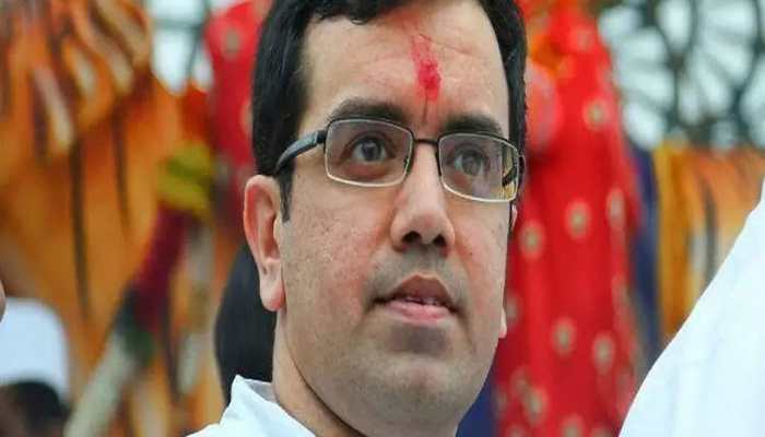 Another jolt to Uddhav Thackeray, THIS Shiv Sena leader booked for threatening rape victim