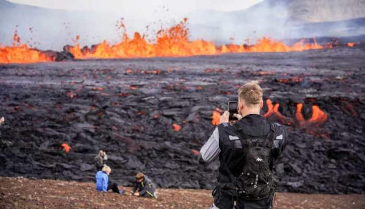 Lava Spills Out As Volcano Erupts In Iceland After Series Of Earthquakes Viewers Stunned Watch World News Zee News