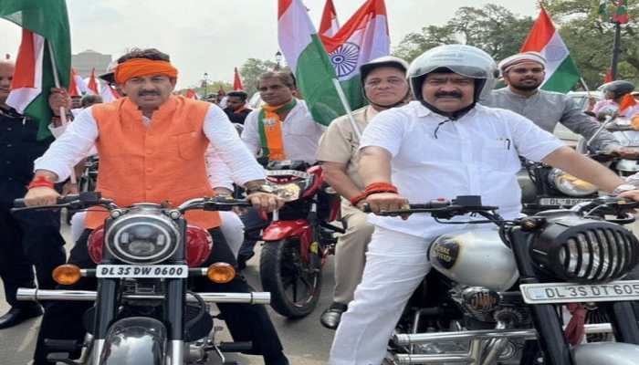BJP MP Manoj Tiwari fined Rs 20,000 for not wearing helmet during &#039;Tiranga Rally&#039;
