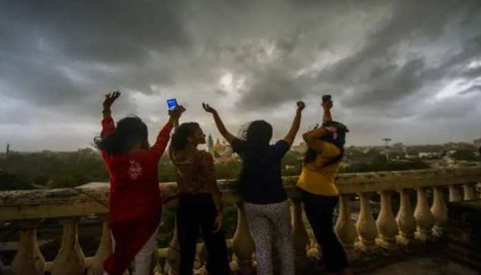 Weather forecast: Delhi to witness cloudy skies, light rain; heavy rainfall in THESE states