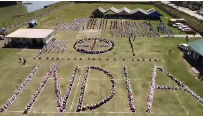 Har Ghar Tiranga: Kashmir students create unique human tricolour chain