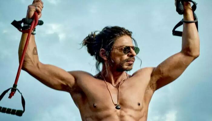 Shah Rukh Khan fans trend #PathaanFirstDayFirstShow amid the Boycott calls!