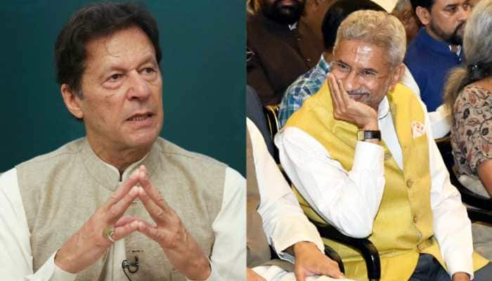 &#039;Ye hota hai Azad mulk&#039;: Imran Khan praises India again, plays Jaishankar&#039;s video at a massive public rally in Lahore - Watch